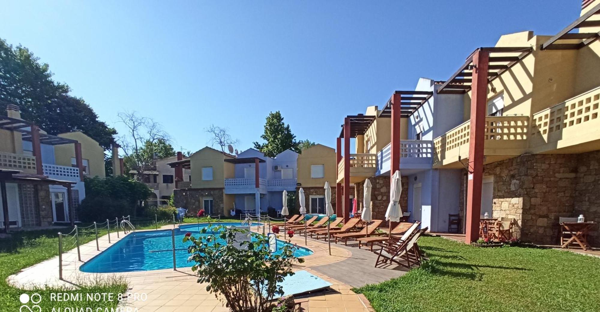 Ydna Family Hotel Apartments Posidi Exterior foto